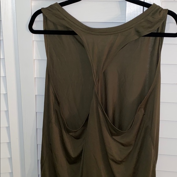 Old Navy twist back tank 🤞🏼 - Picture 1 of 5